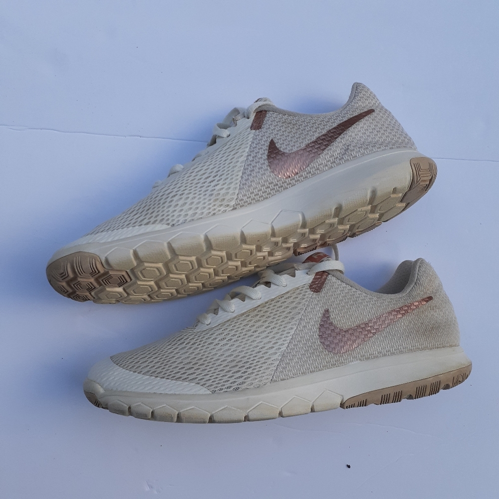 WOMEN SHOES NIKE FLEX EXPERIENCE RN6 SIZE 8.5